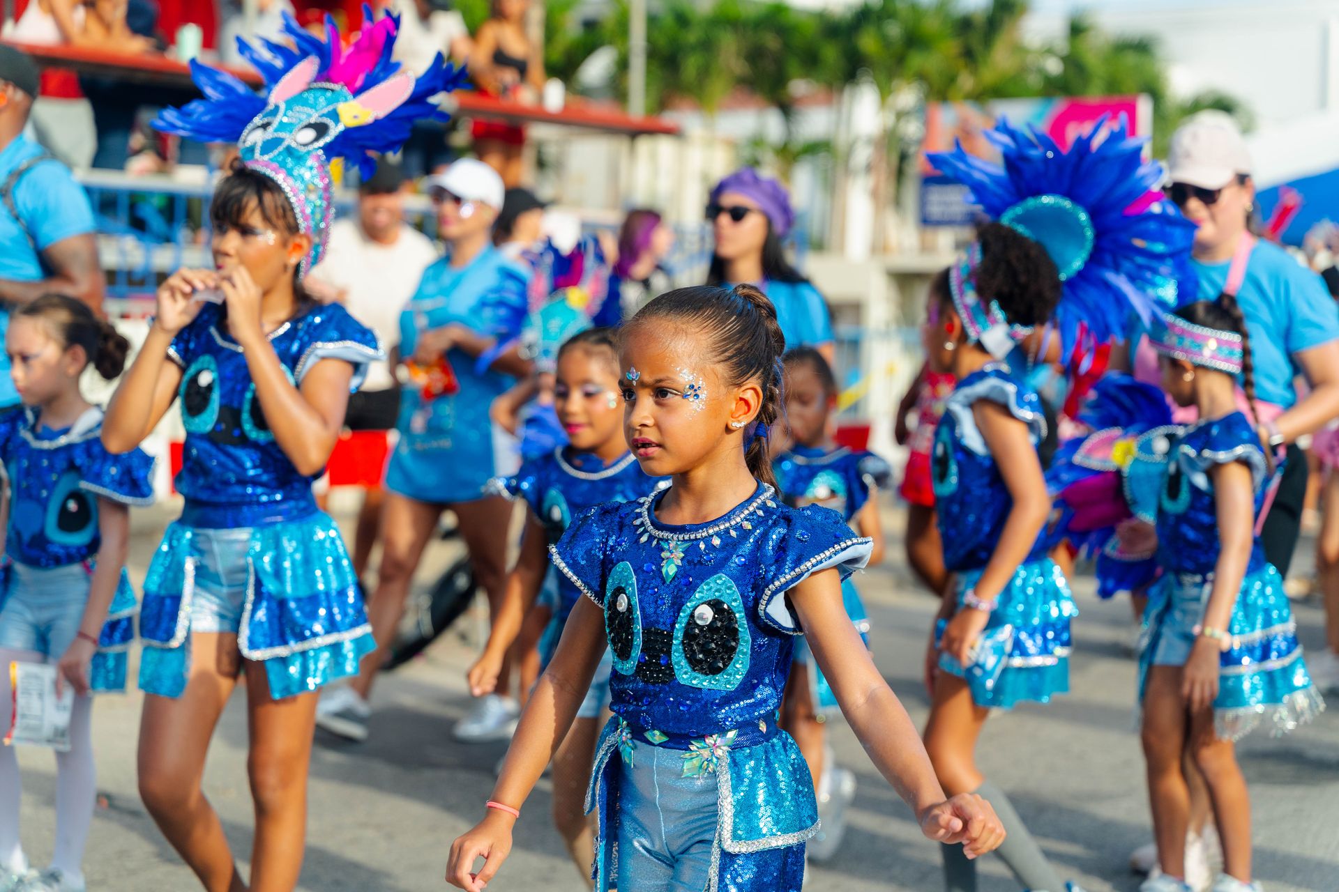 Parada di mucha o’stad — Carnaval Aruba