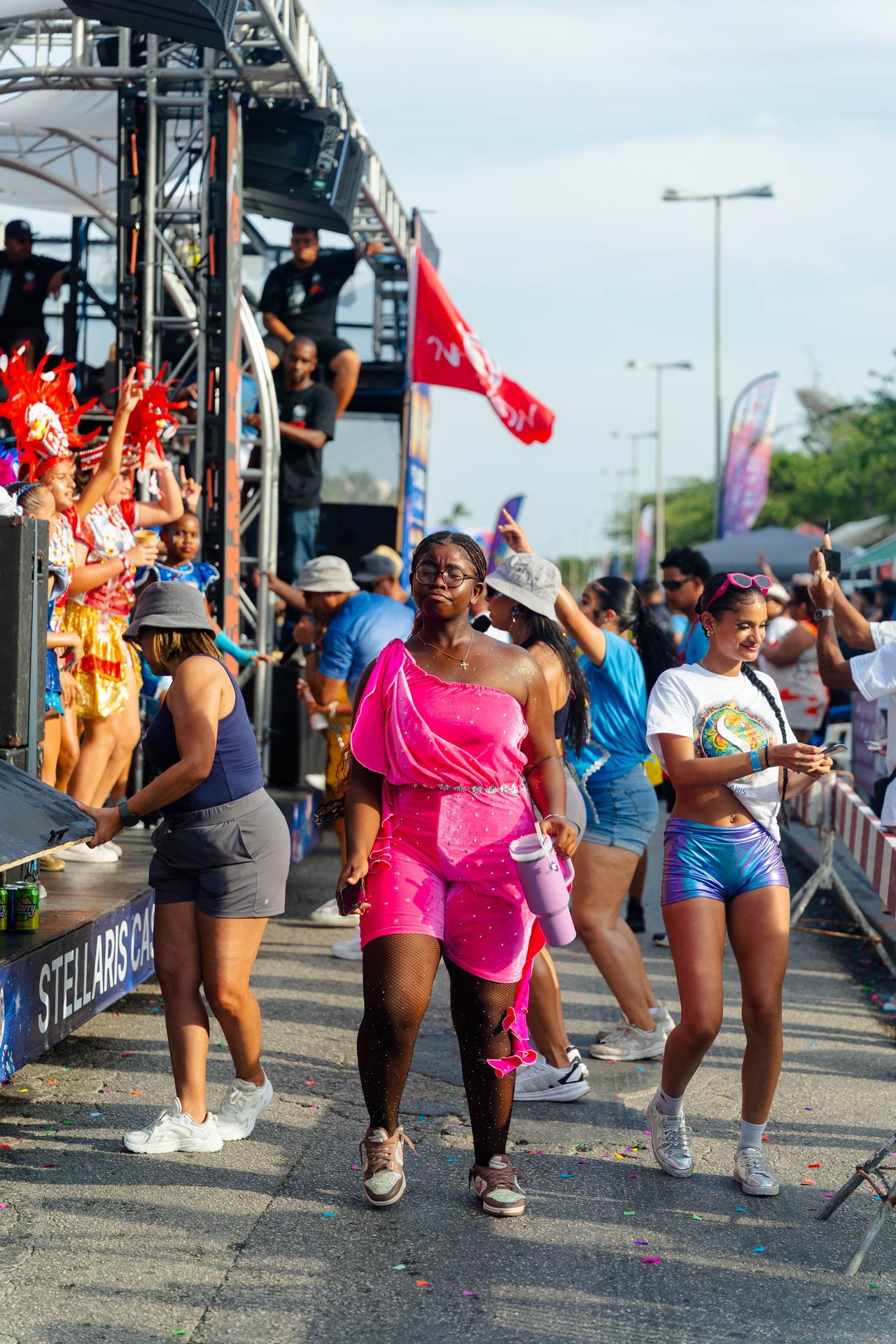 Parada di mucha o’stad — Carnaval Aruba
