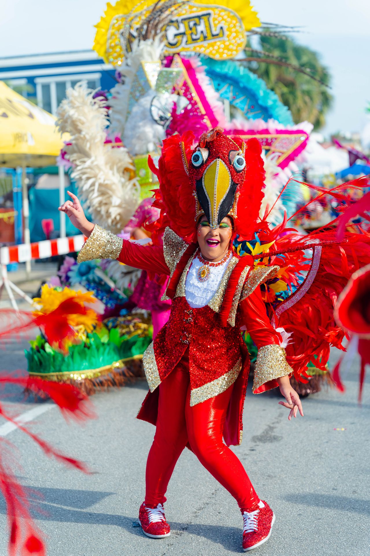 Parada di mucha o’stad — Carnaval Aruba