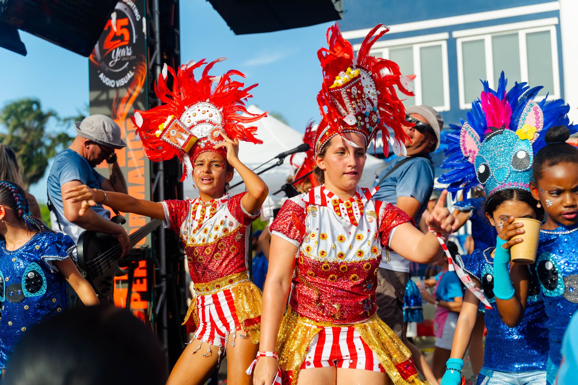 Parada di mucha o’stad — Carnaval Aruba