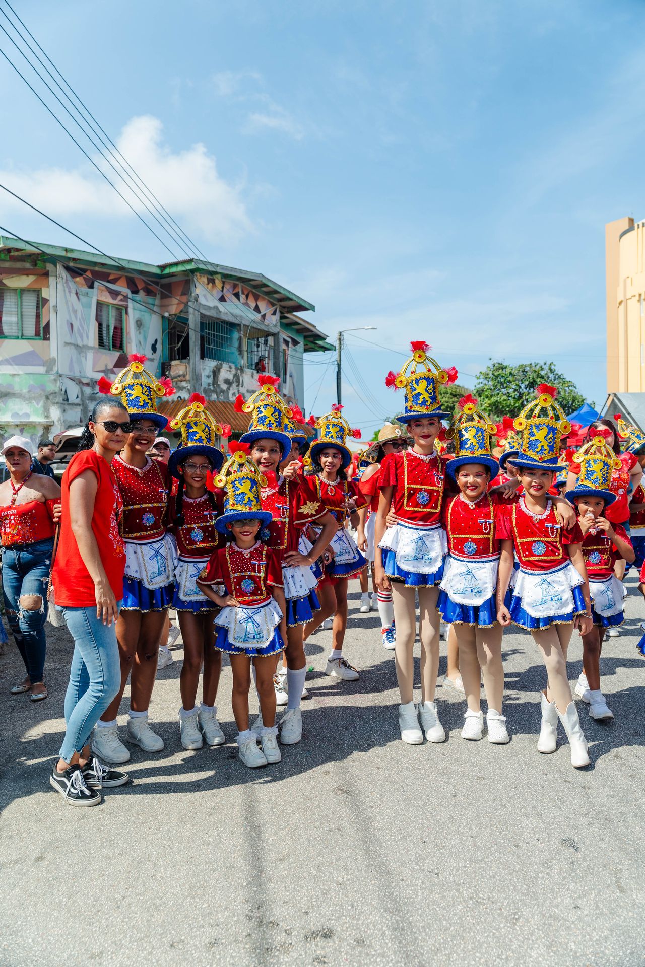 Parada di mucha Sanicolaas — Carnaval Aruba