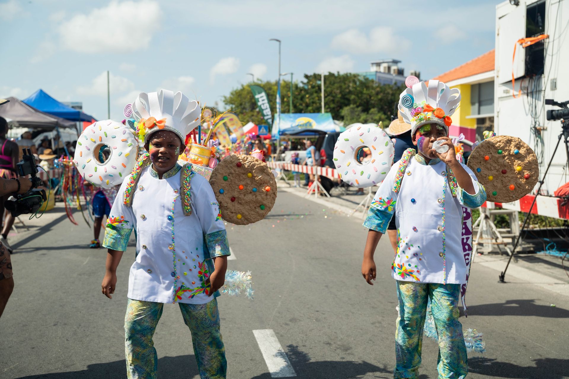 Parada di mucha Sanicolaas — Carnaval Aruba