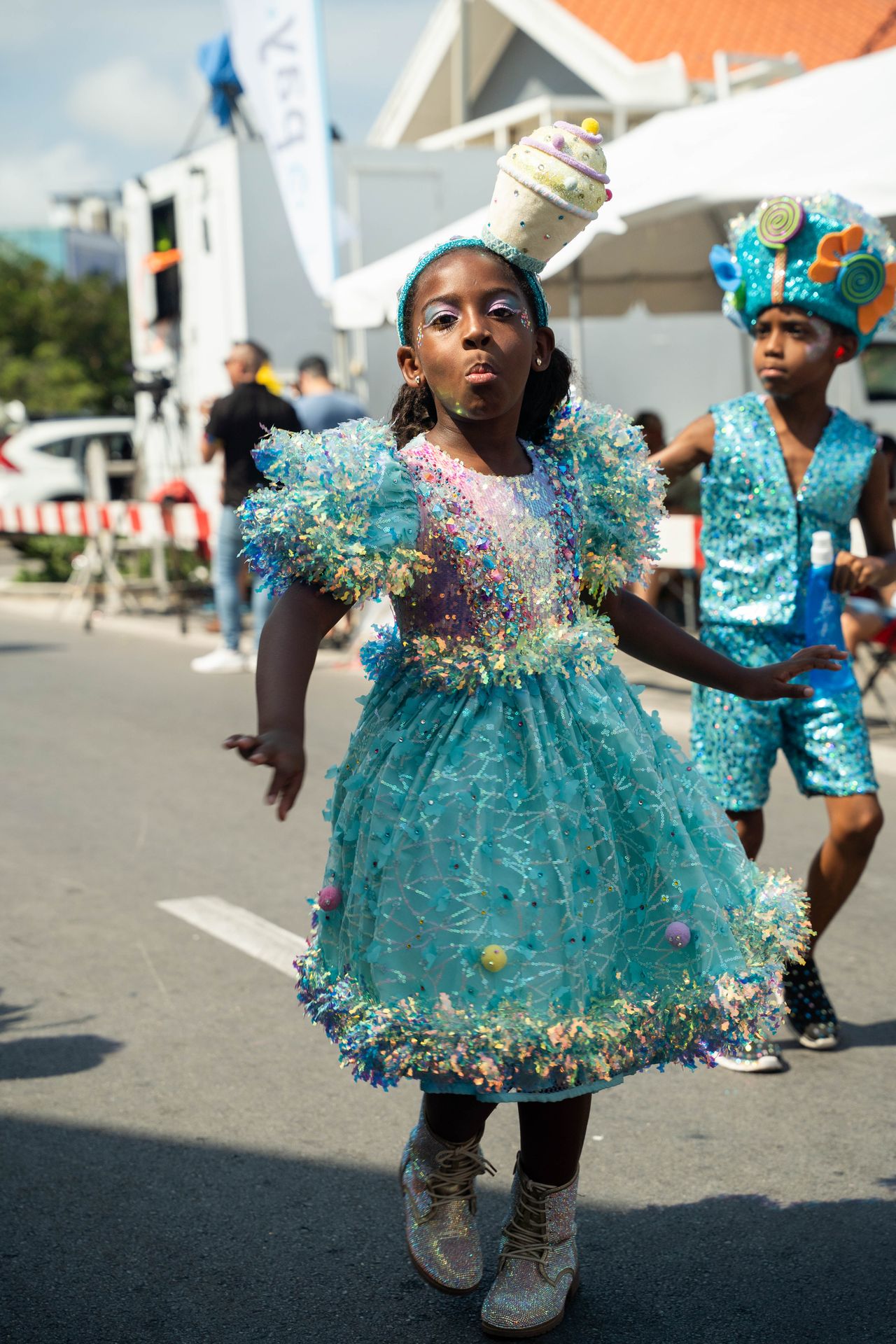 Parada di mucha Sanicolaas — Carnaval Aruba