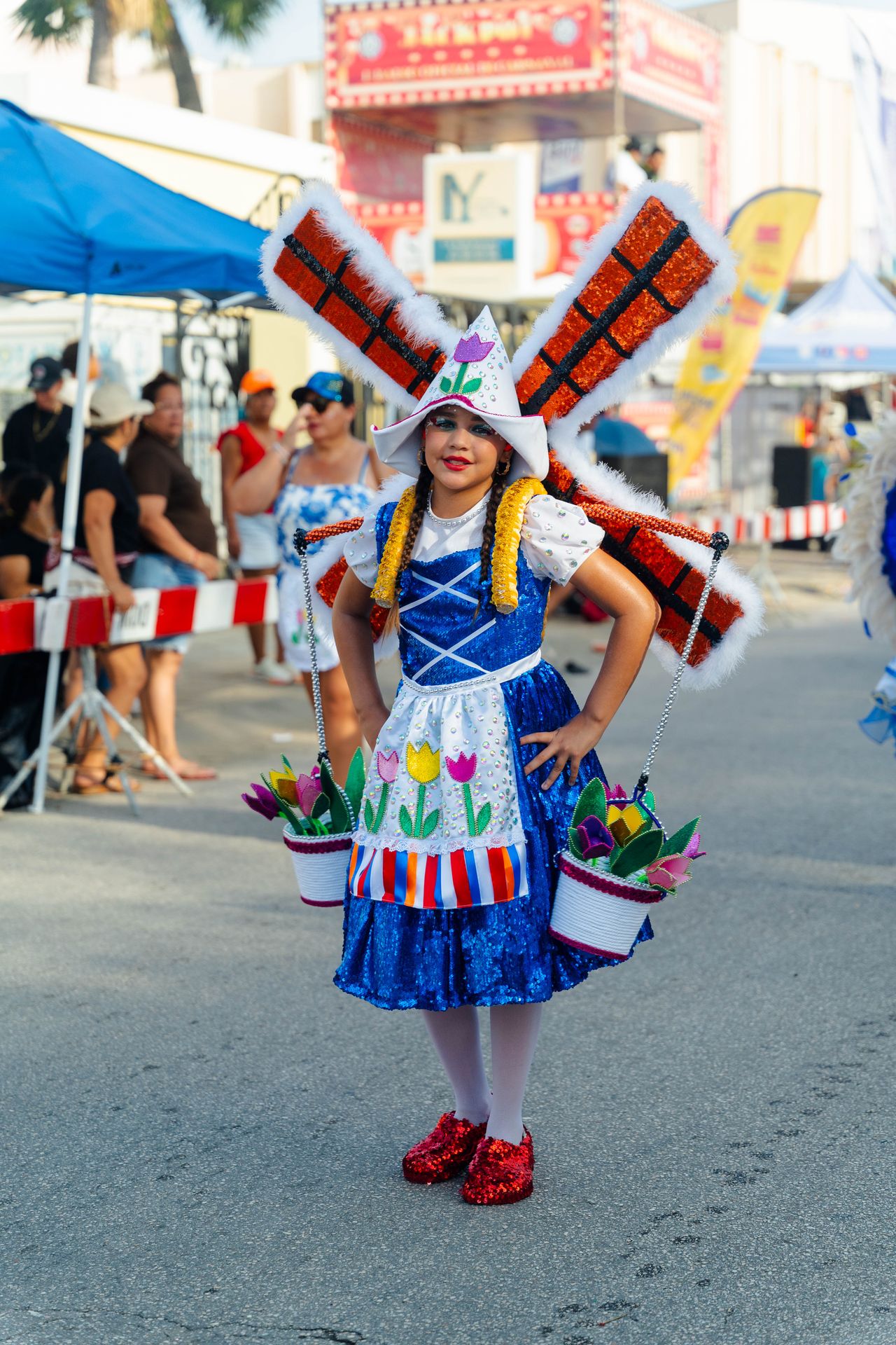 Parada di mucha o’stad — Carnaval Aruba