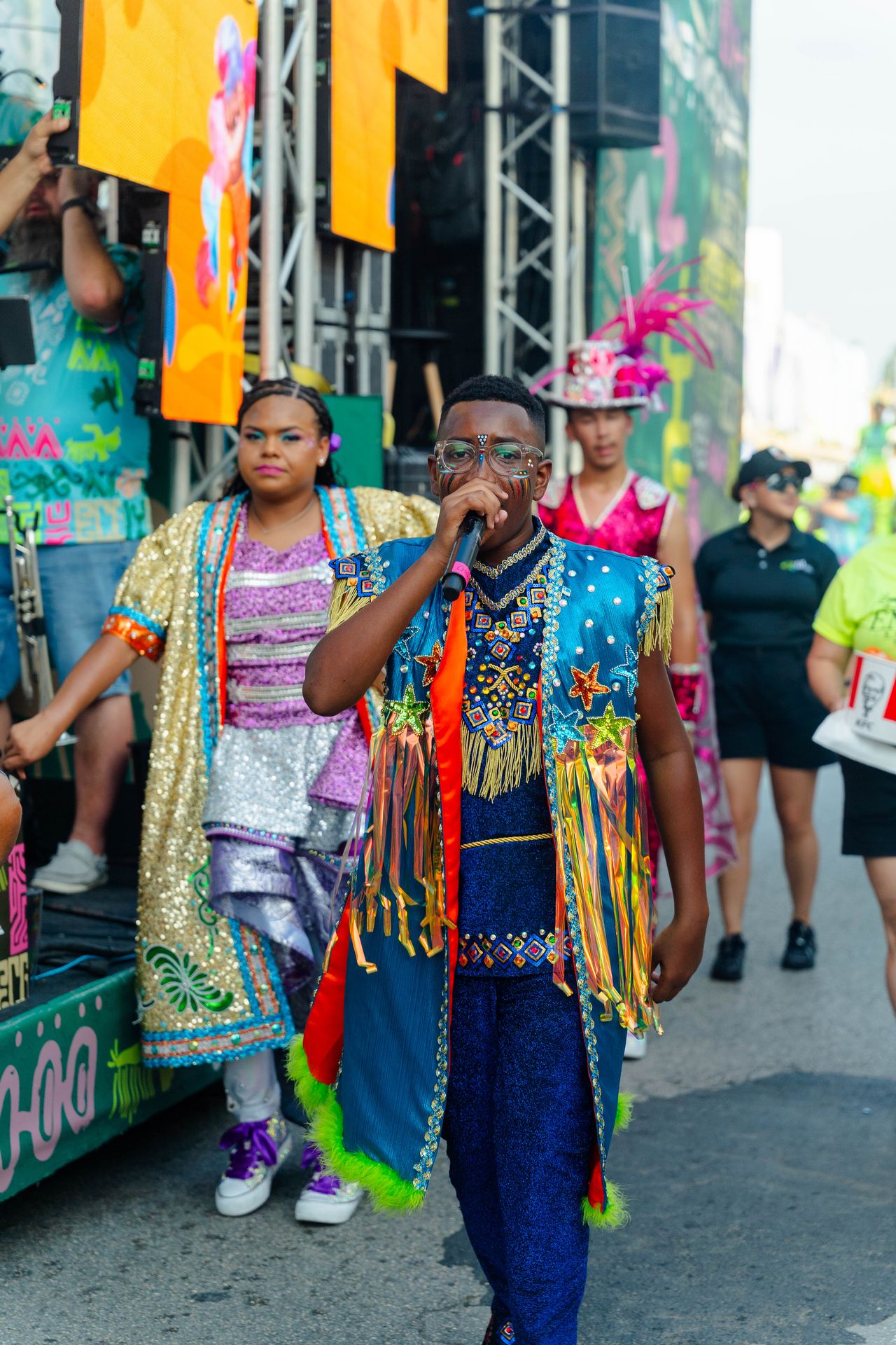 Parada di mucha o’stad — Carnaval Aruba