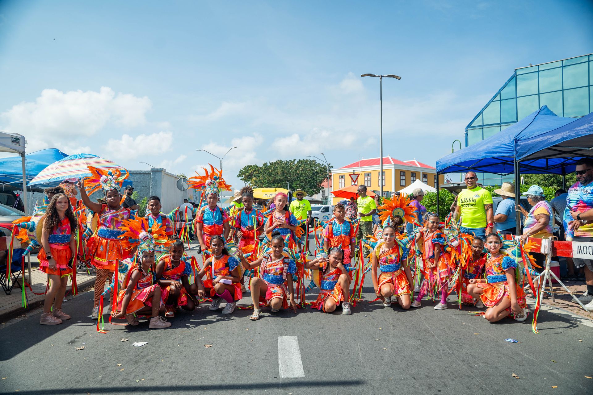 Parada di mucha Sanicolaas — Carnaval Aruba