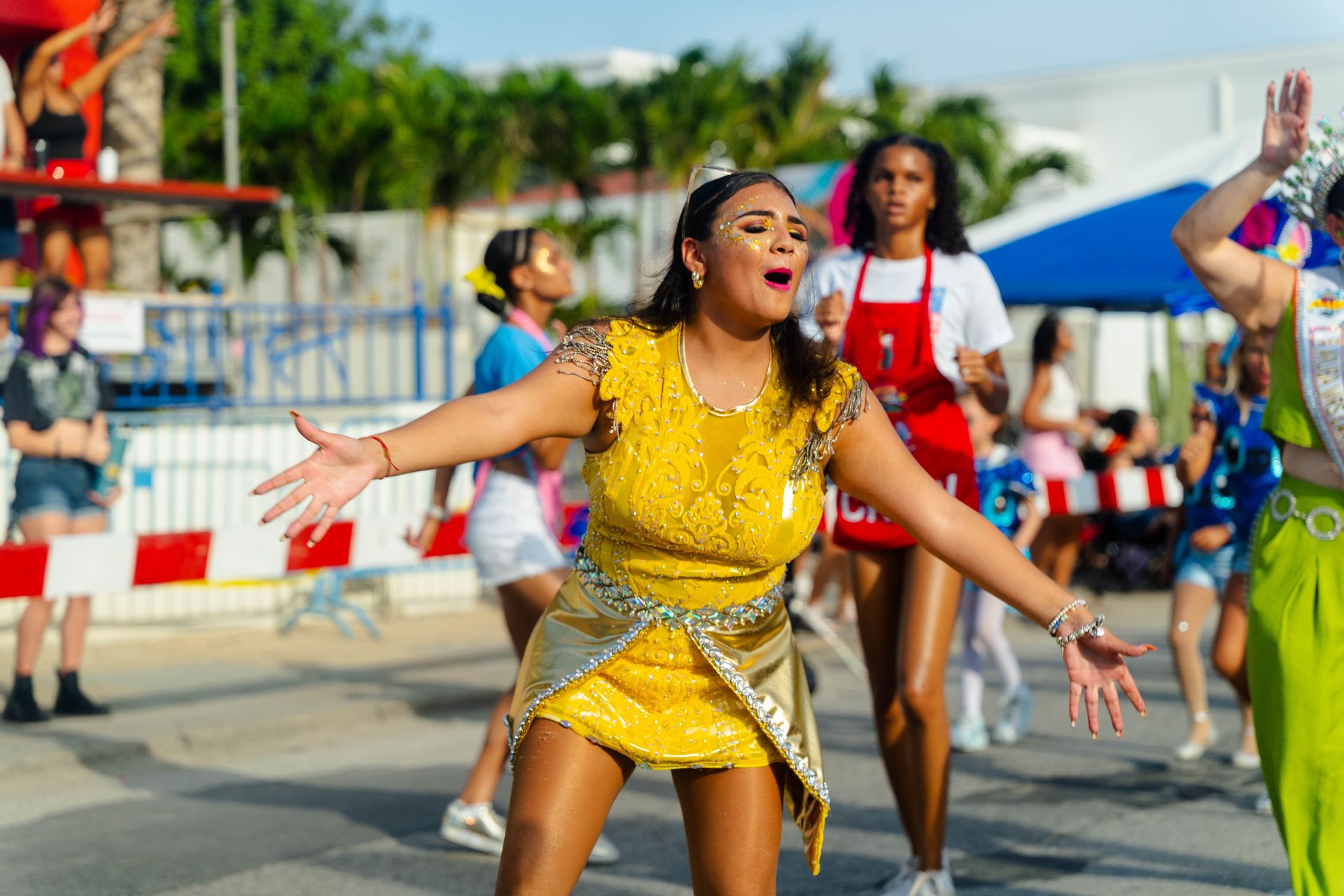 Parada di mucha o’stad — Carnaval Aruba