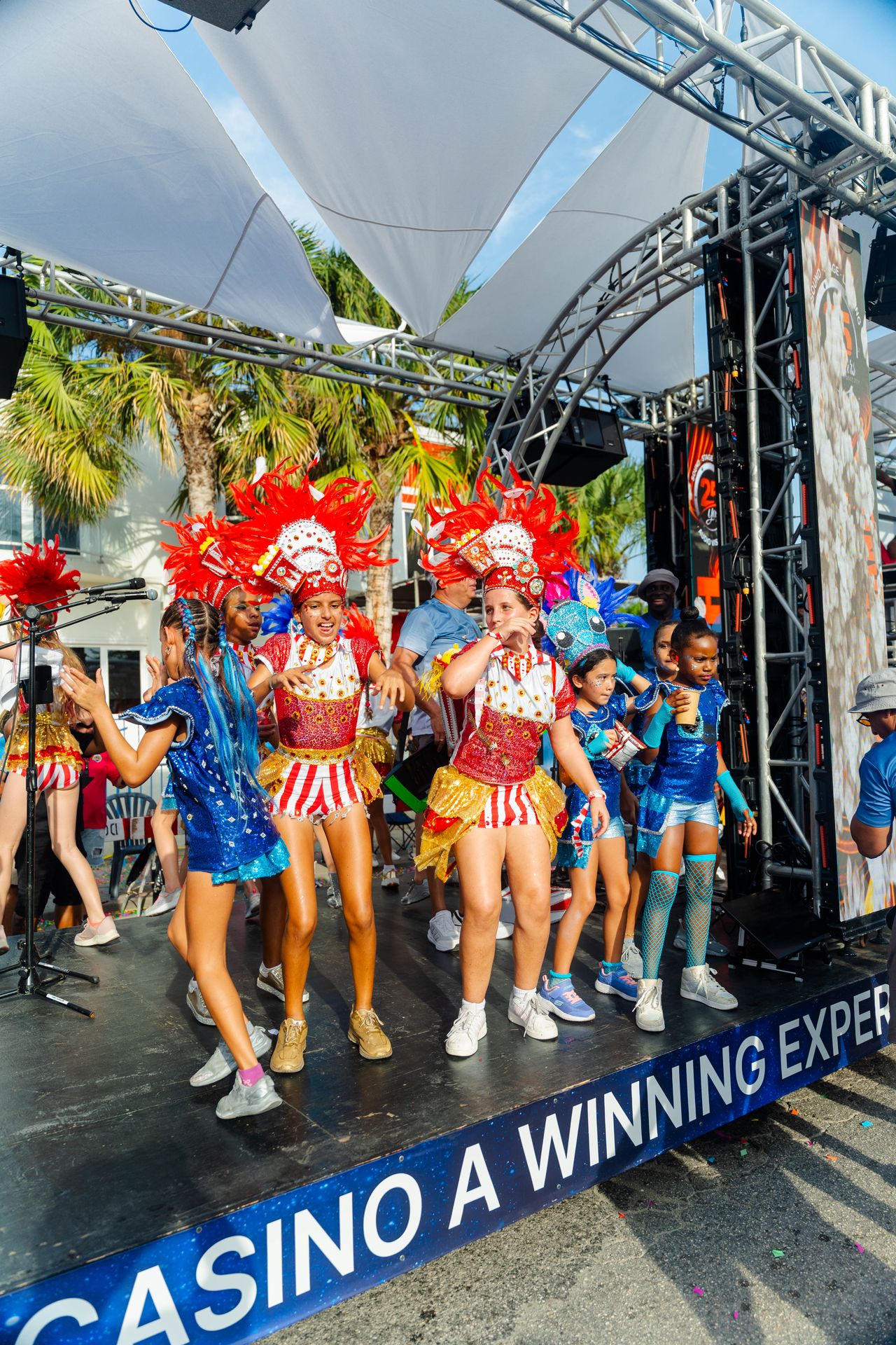 Parada di mucha o’stad — Carnaval Aruba