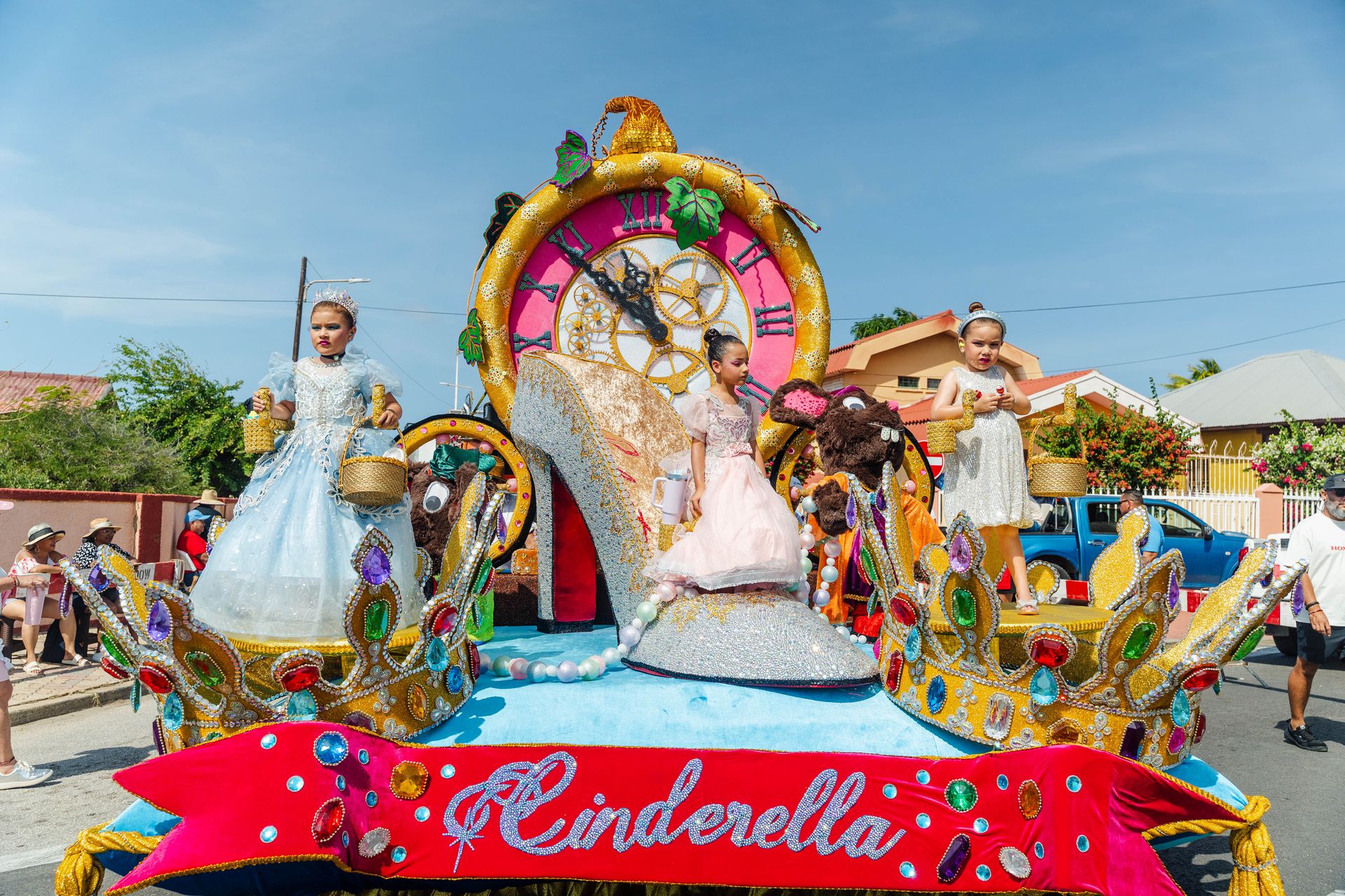 Parada di mucha Sanicolaas — Carnaval Aruba