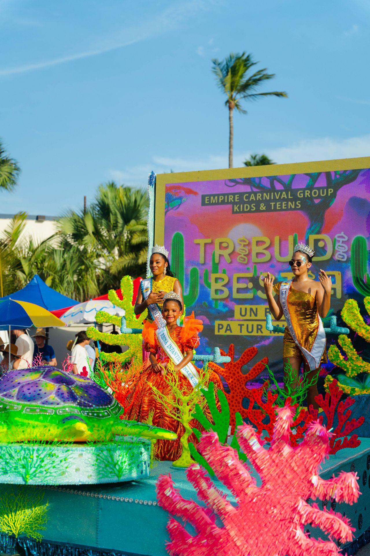 Parada di mucha o’stad — Carnaval Aruba