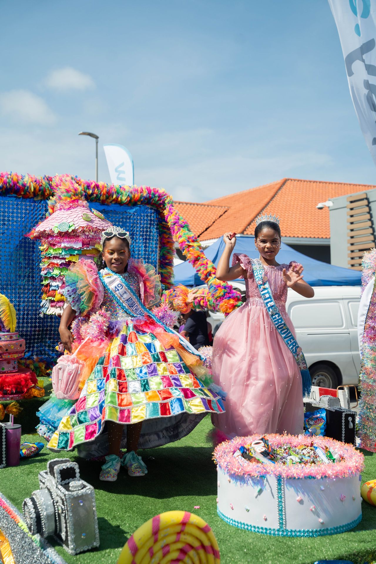 Parada di mucha Sanicolaas — Carnaval Aruba