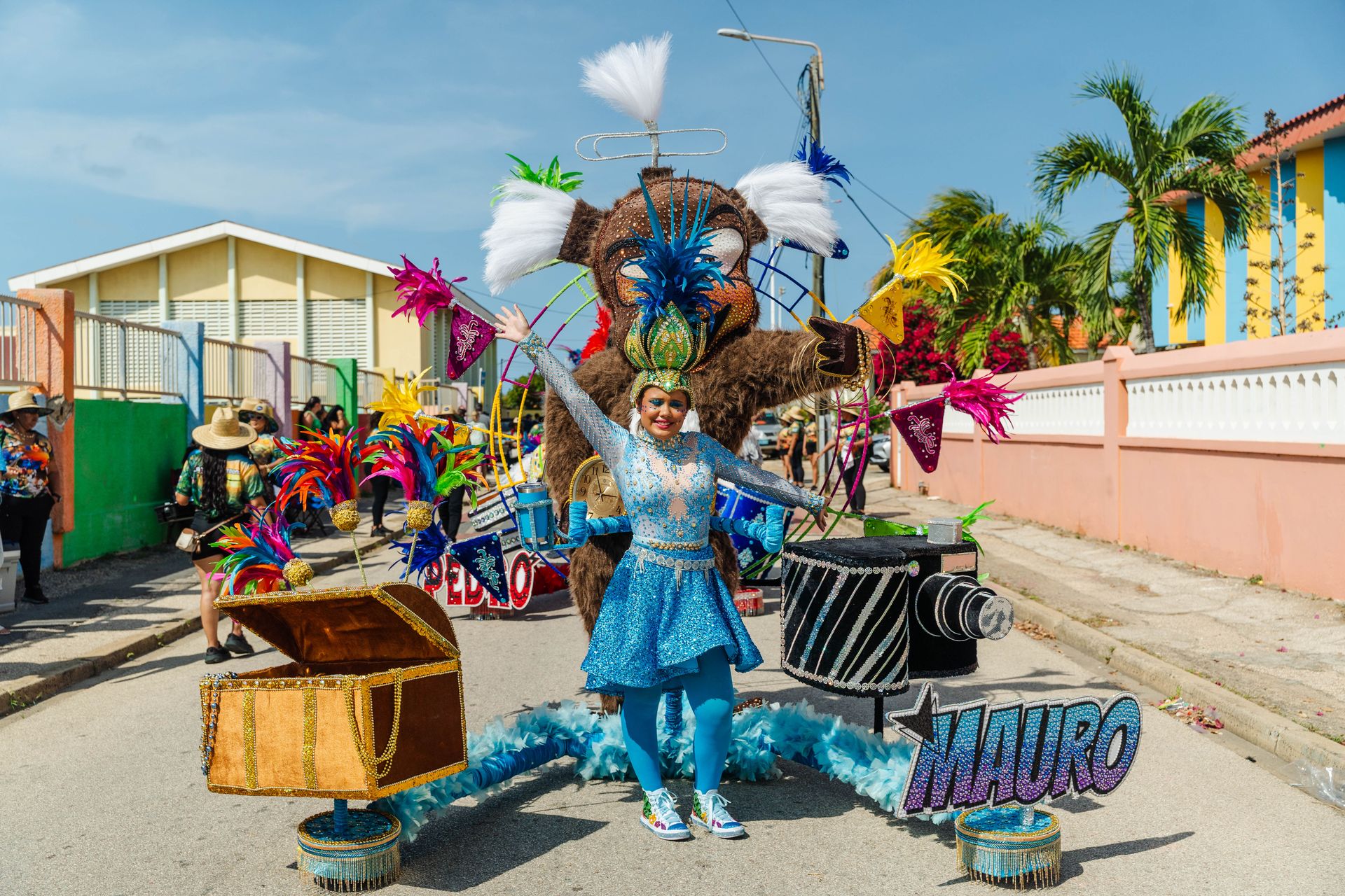 Parada di mucha Sanicolaas — Carnaval Aruba