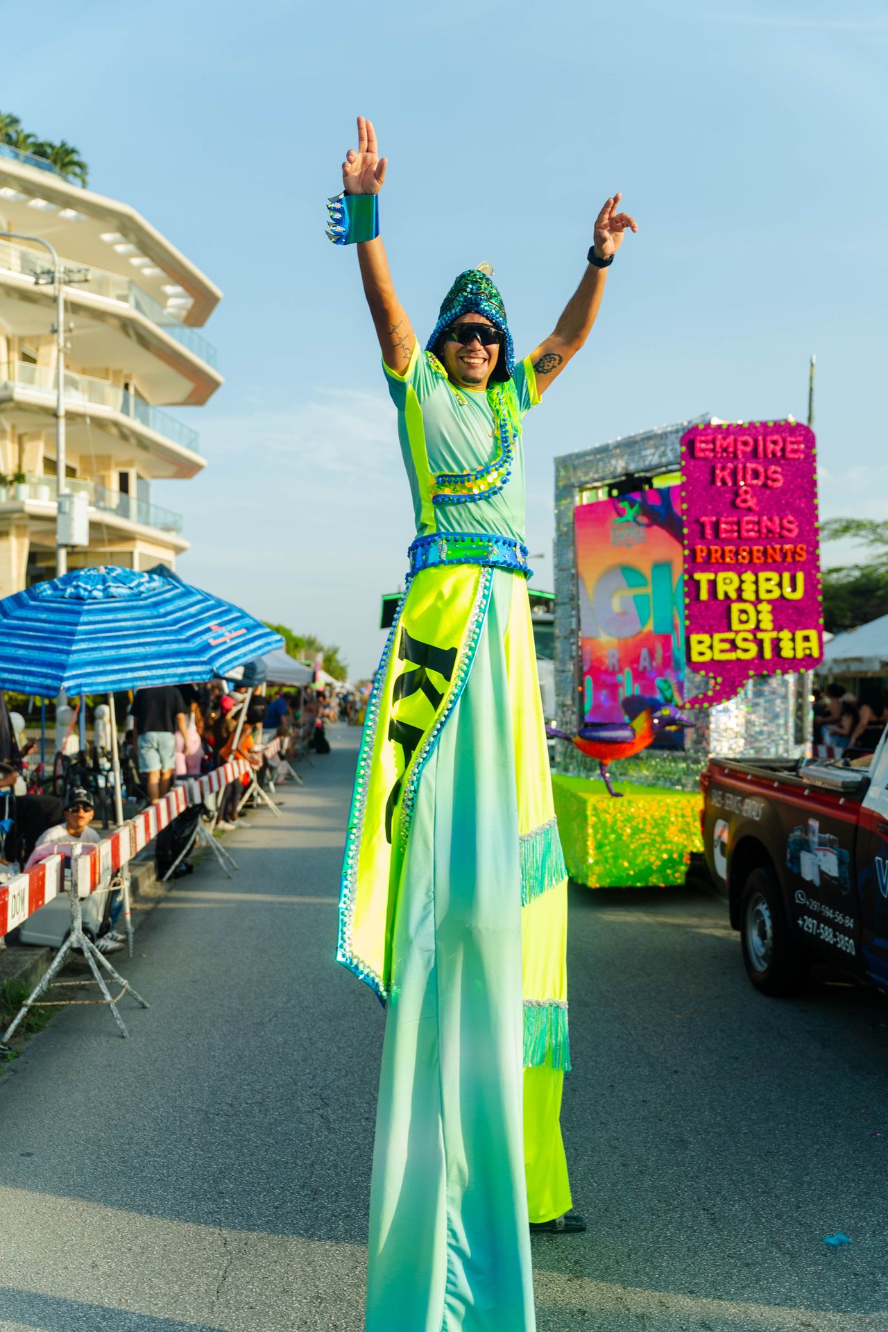 Parada di mucha o’stad — Carnaval Aruba