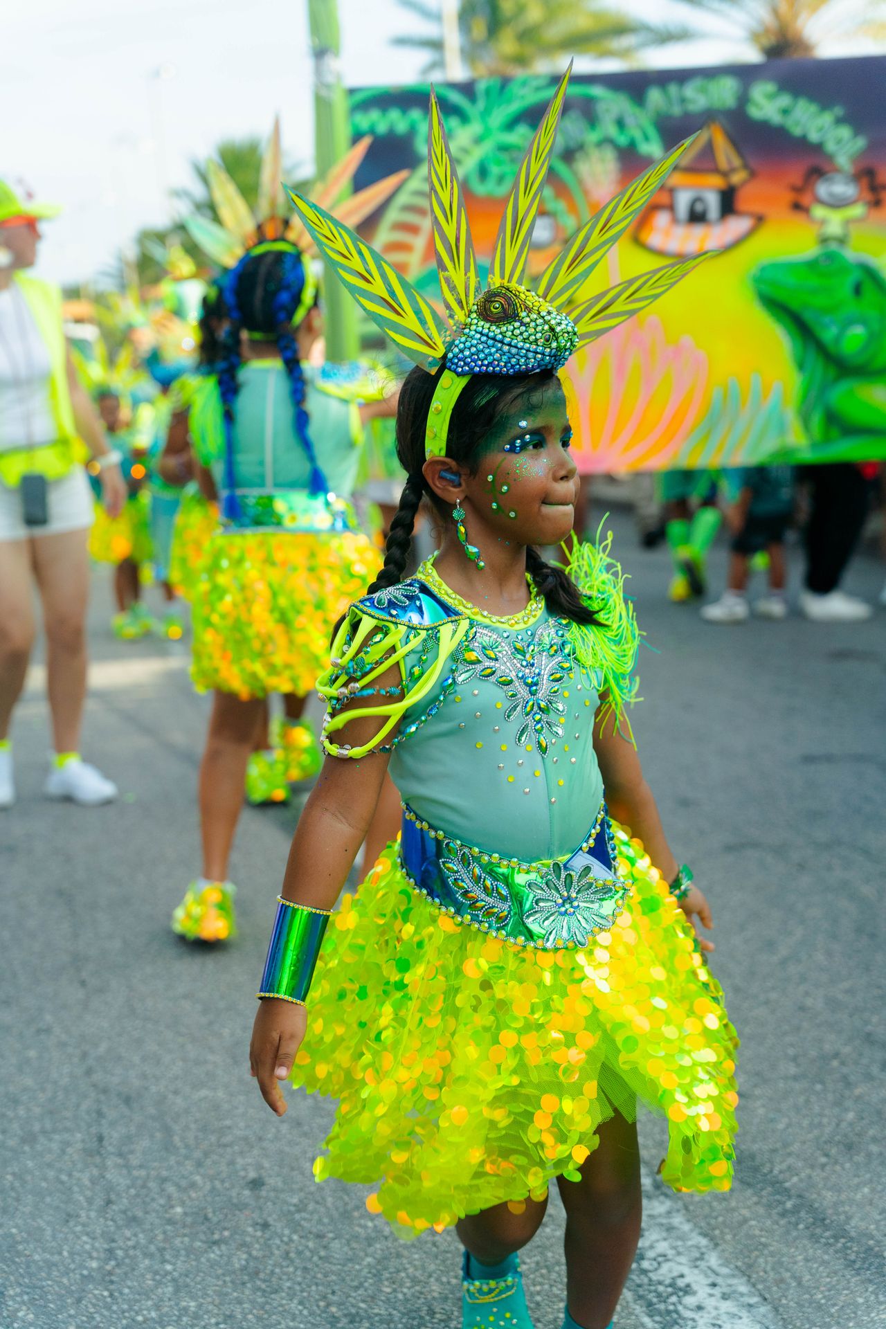 Parada di mucha o’stad — Carnaval Aruba