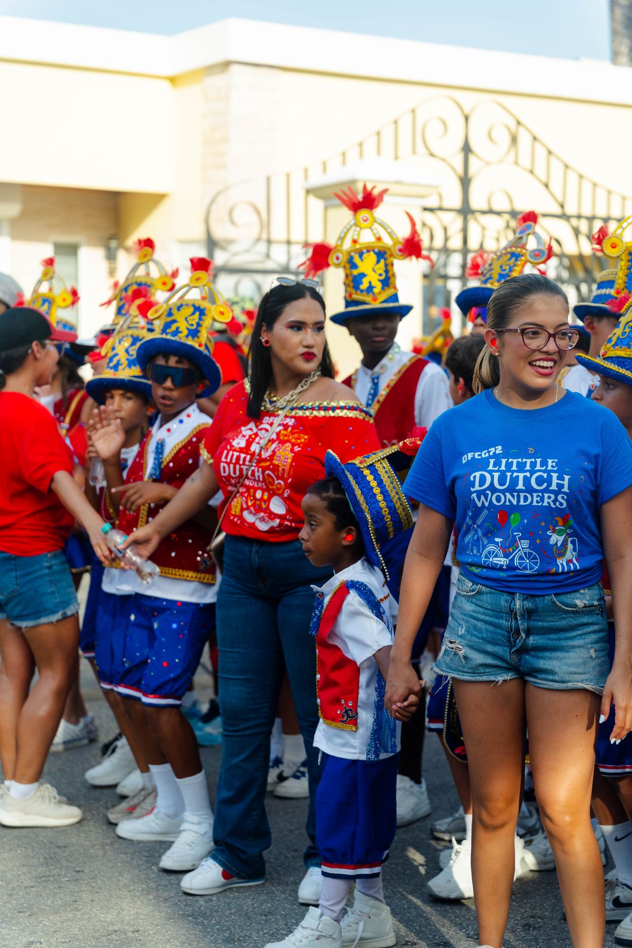 Parada di mucha o’stad — Carnaval Aruba