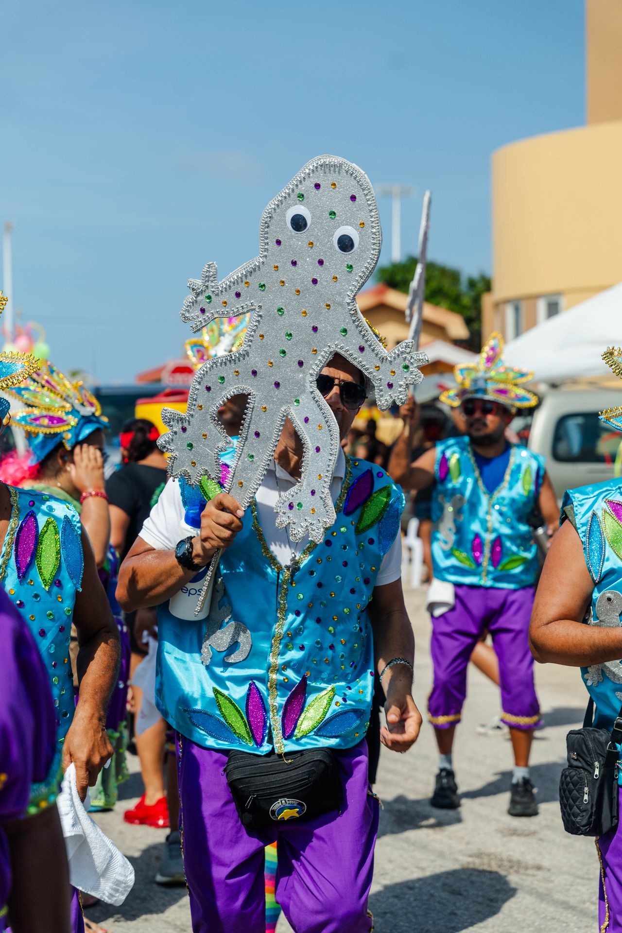 Parada di mucha Sanicolaas — Carnaval Aruba