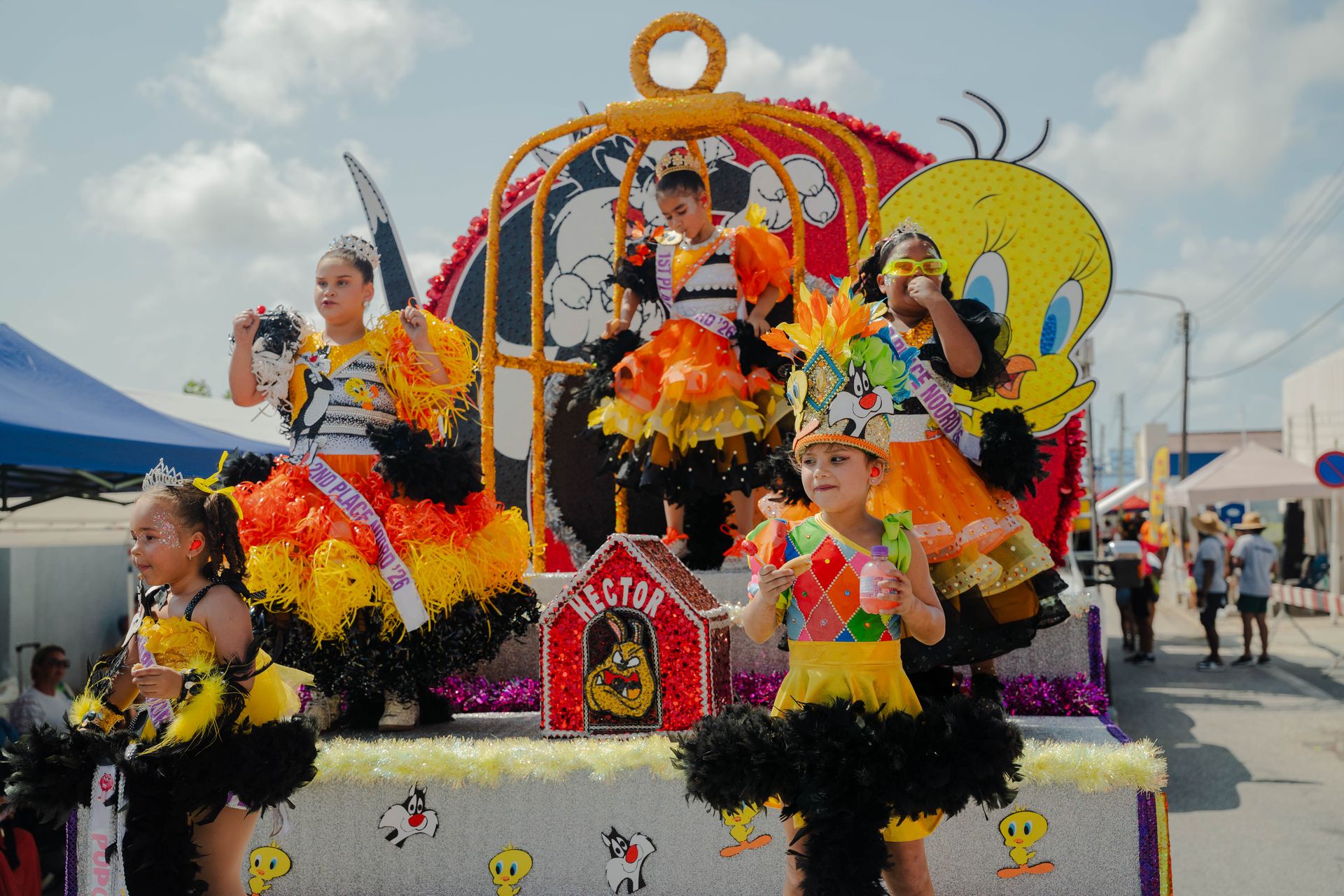 Parada di mucha Sanicolaas — Carnaval Aruba