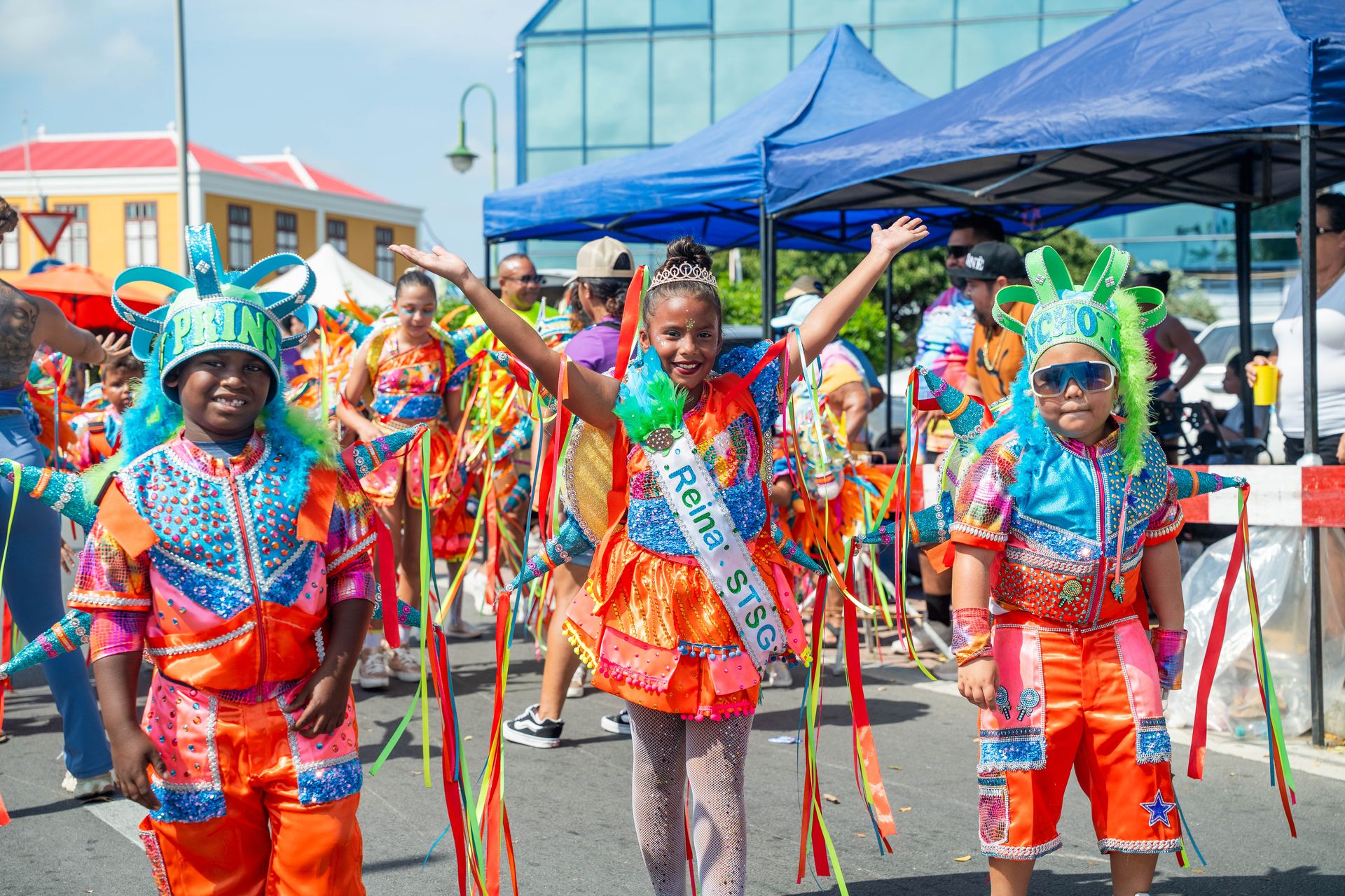 Parada di mucha Sanicolaas — Carnaval Aruba