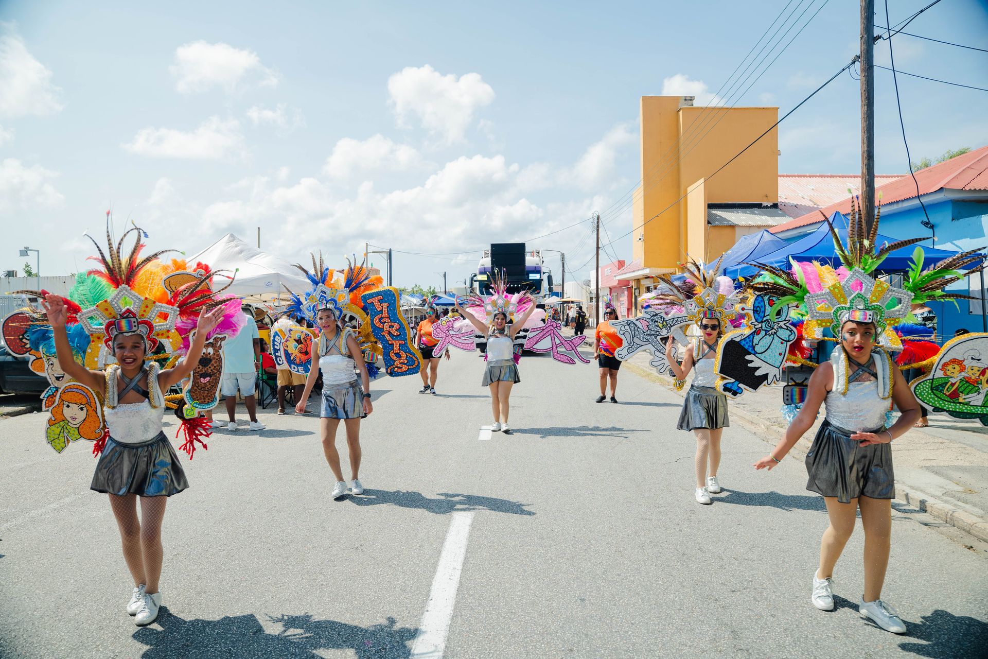 Parada di mucha Sanicolaas — Carnaval Aruba
