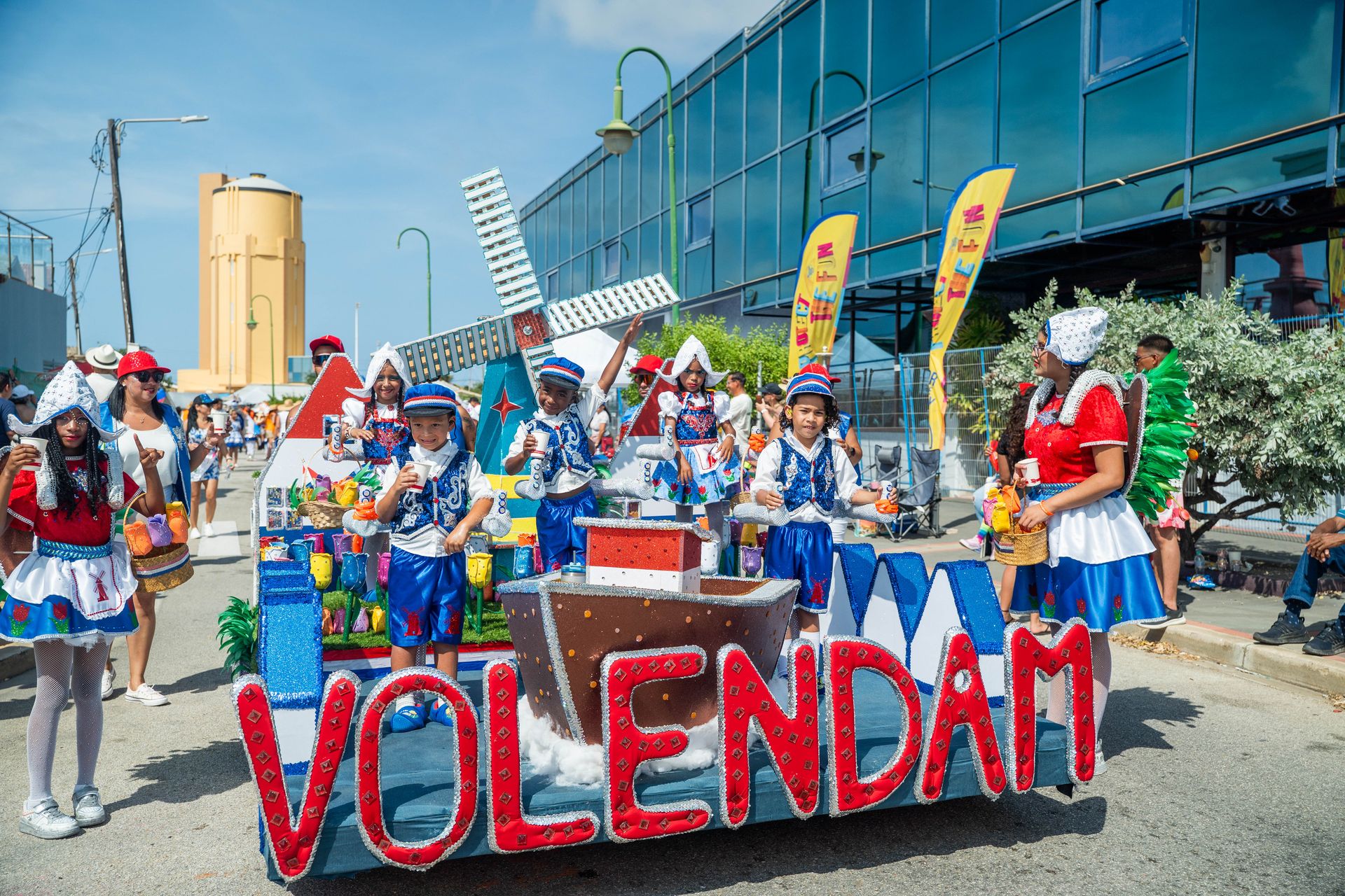Parada di mucha Sanicolaas — Carnaval Aruba