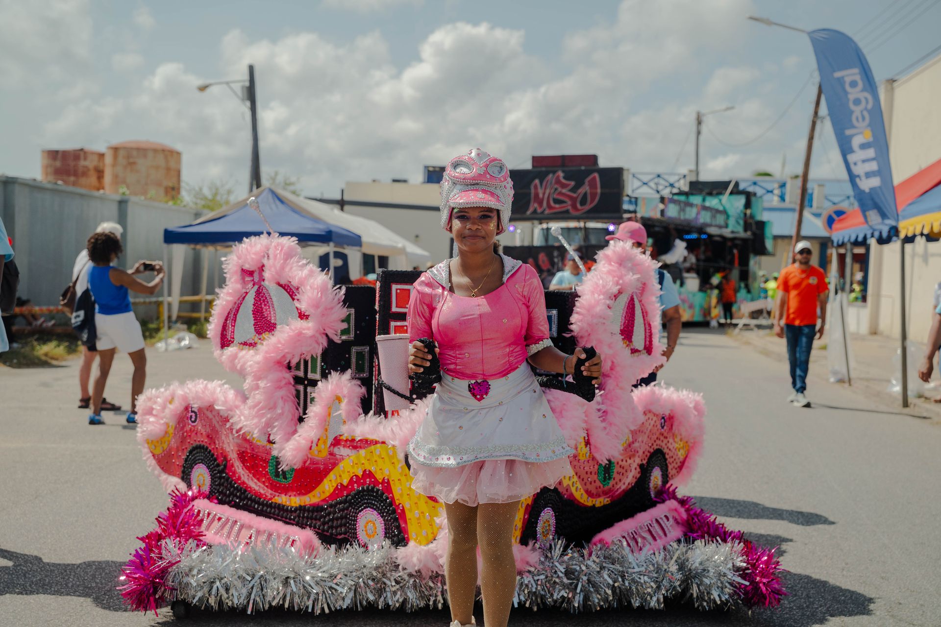 Parada di mucha Sanicolaas — Carnaval Aruba
