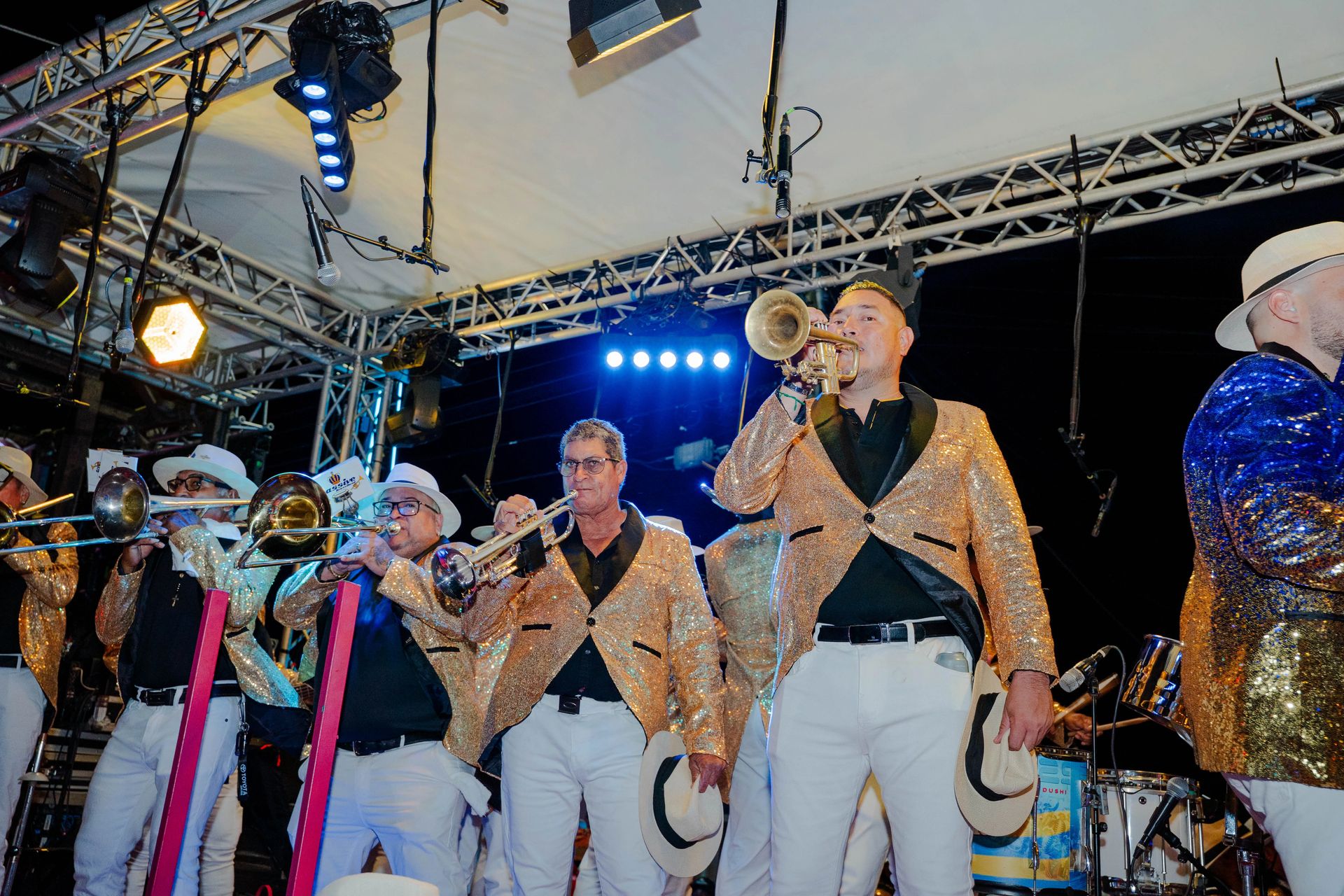 Parada di Luz — Carnaval Aruba