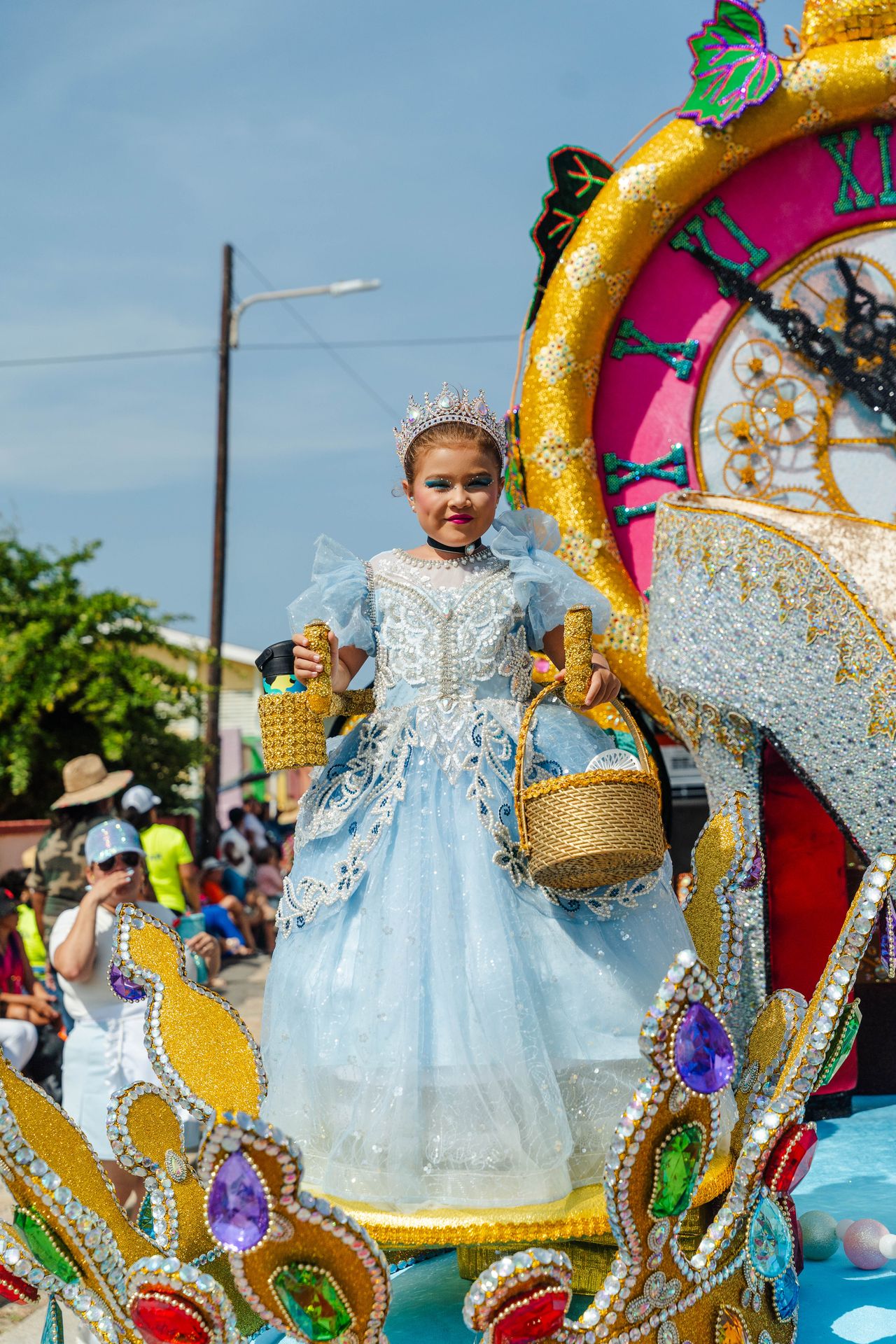 Parada di mucha Sanicolaas — Carnaval Aruba