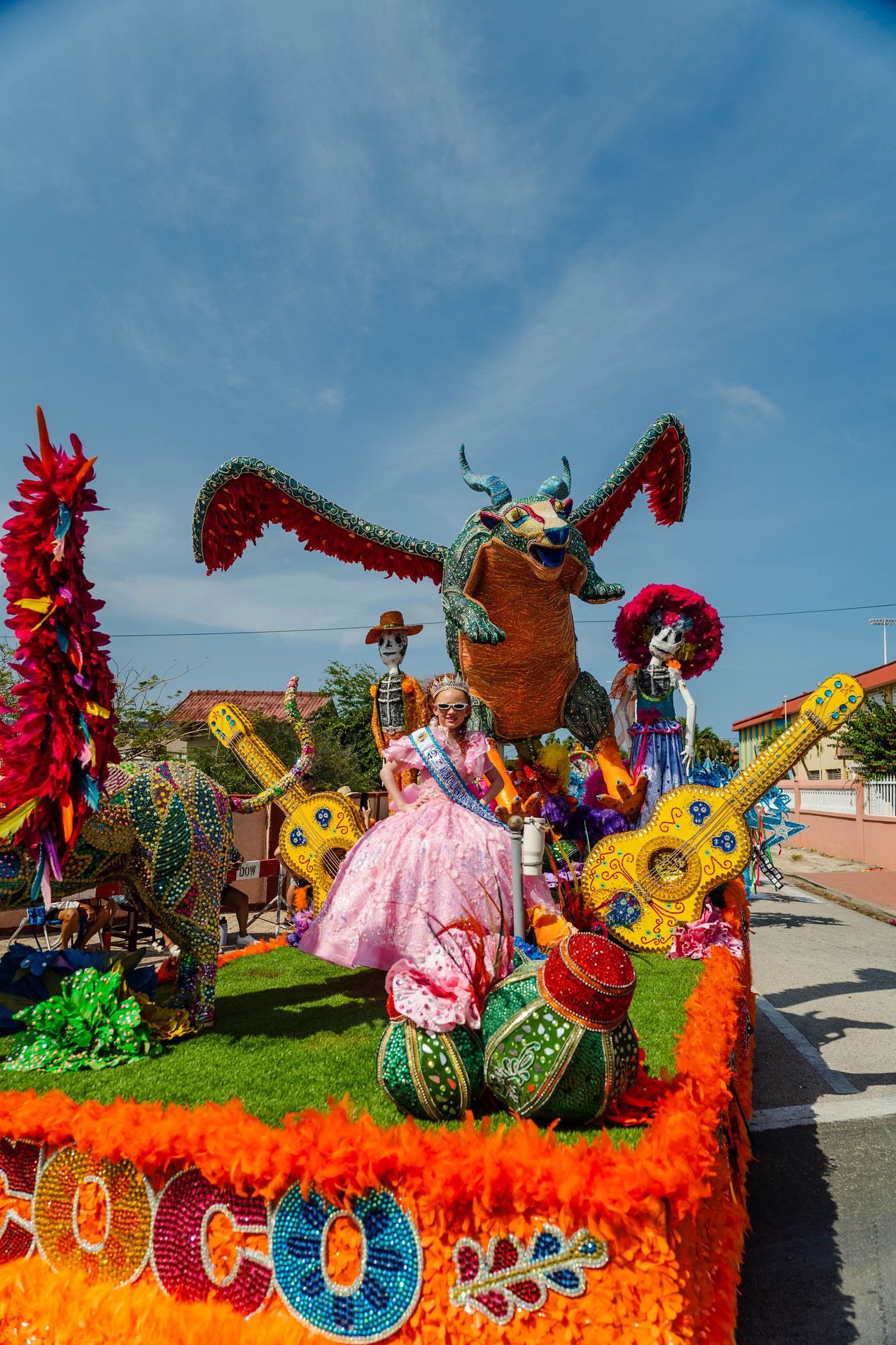 Parada di mucha Sanicolaas — Carnaval Aruba