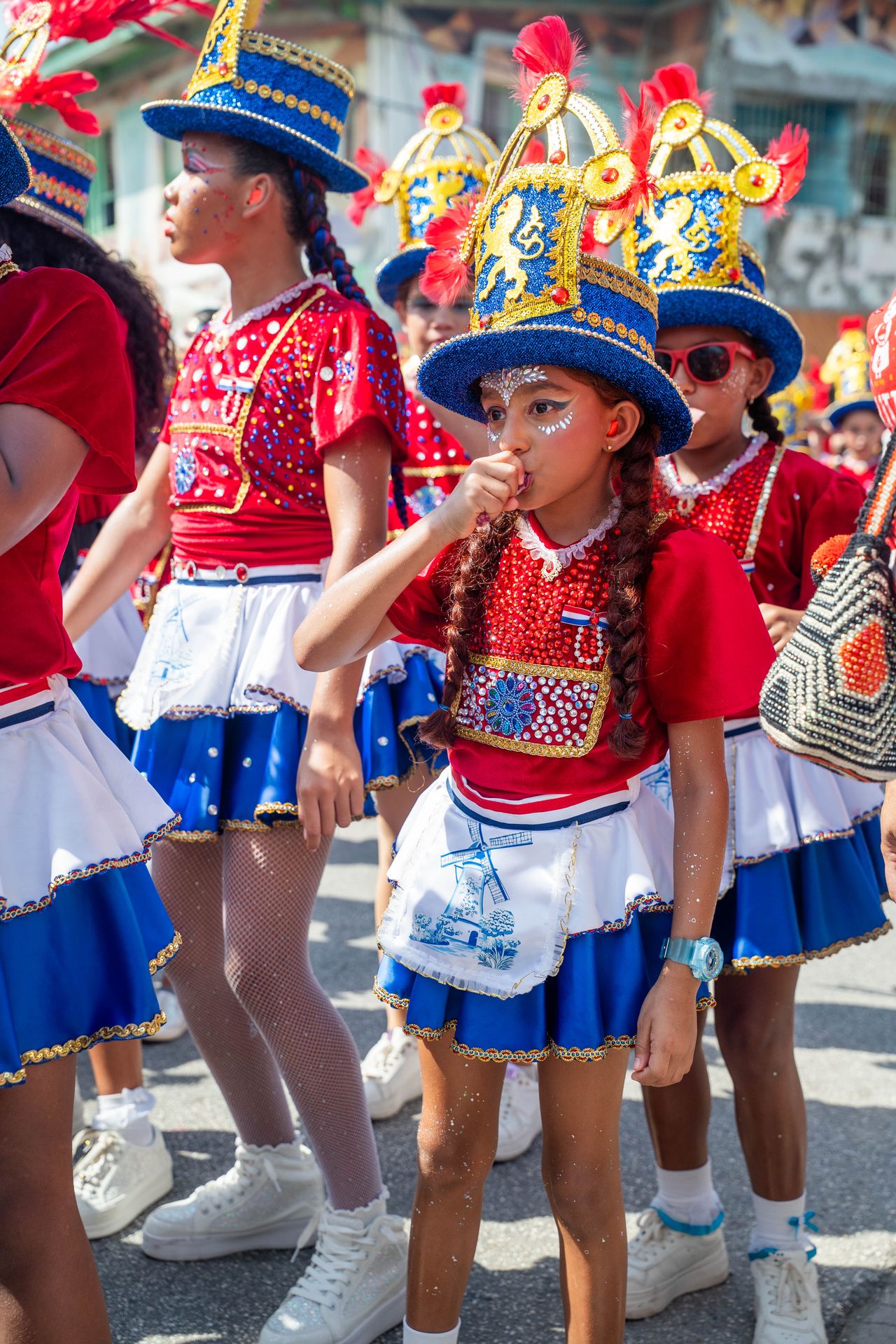 Parada di mucha Sanicolaas — Carnaval Aruba
