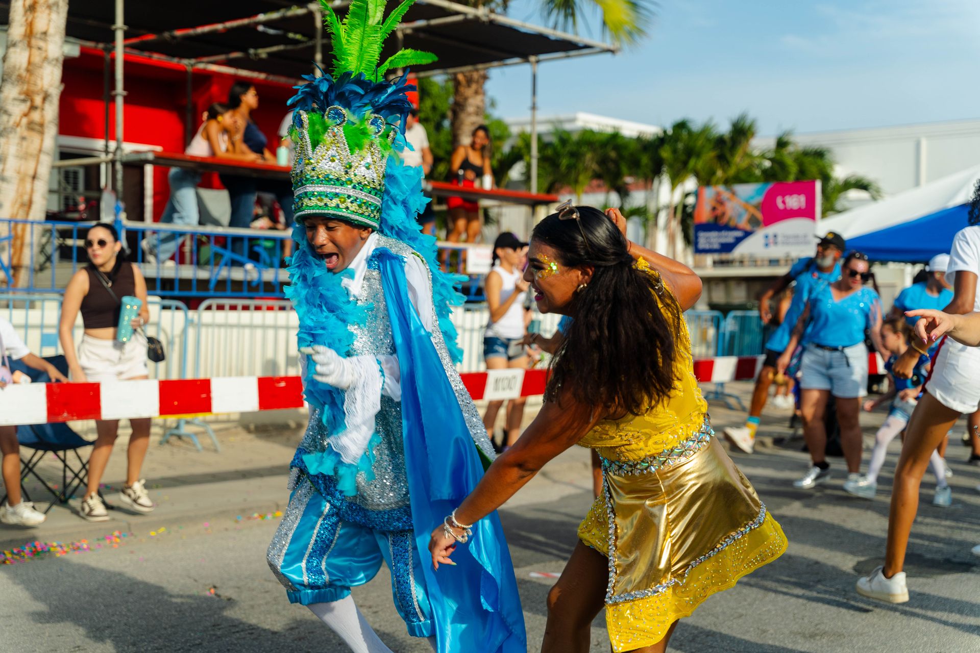 Parada di mucha o’stad — Carnaval Aruba