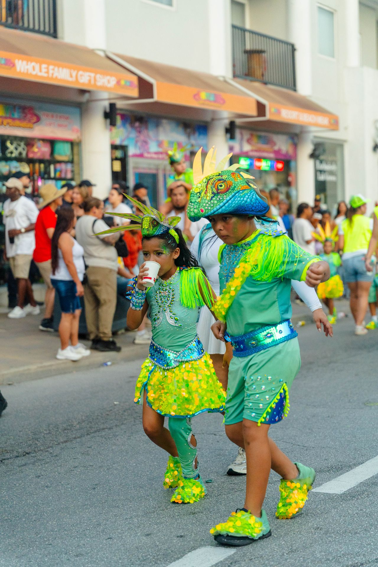 Parada di mucha o’stad — Carnaval Aruba