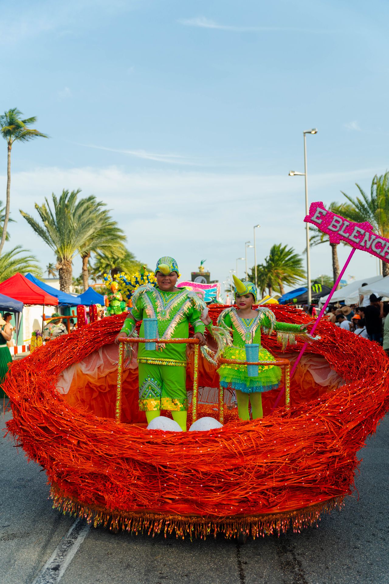 Parada di mucha o’stad — Carnaval Aruba