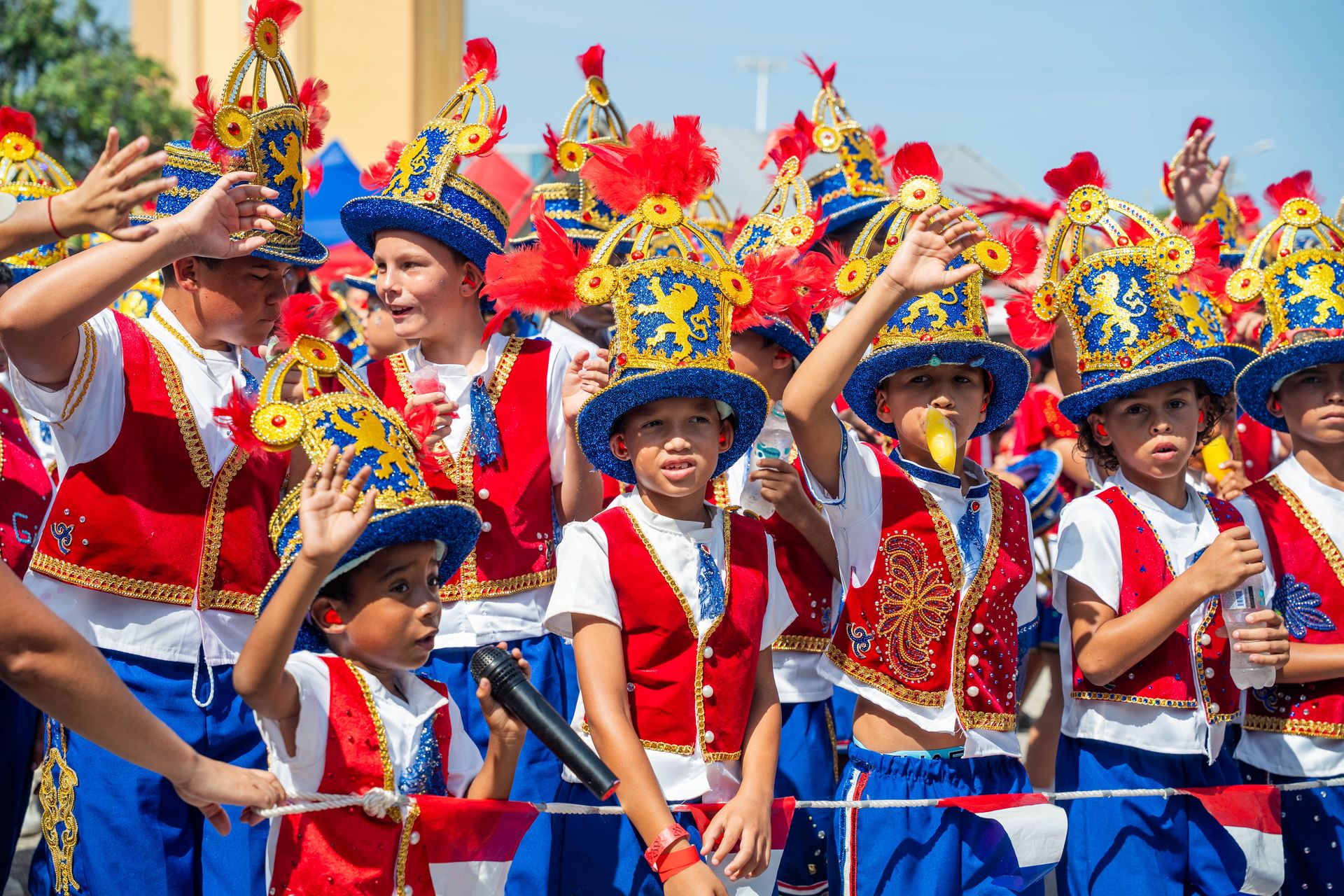 Parada di mucha Sanicolaas — Carnaval Aruba