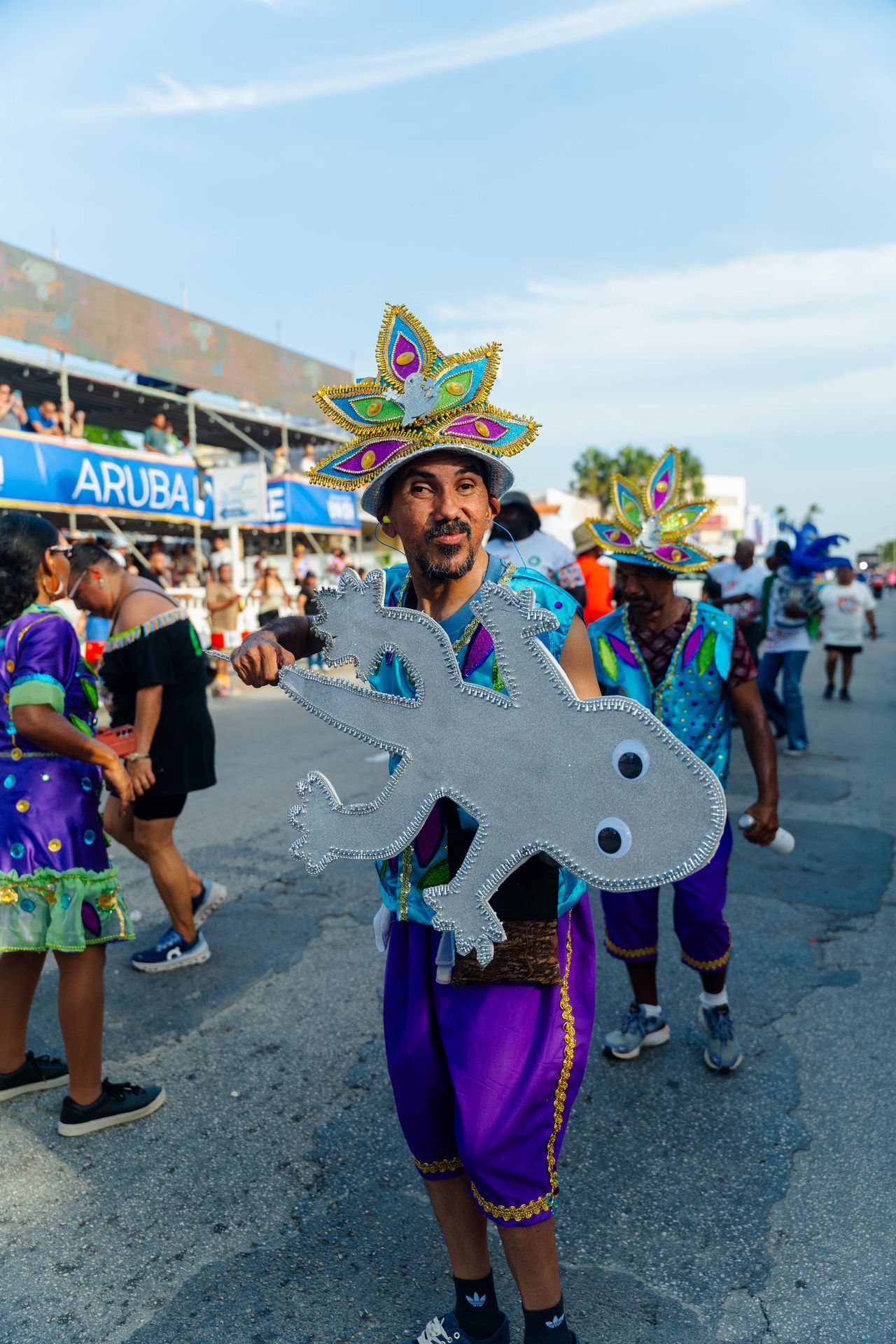 Parada di mucha o’stad — Carnaval Aruba
